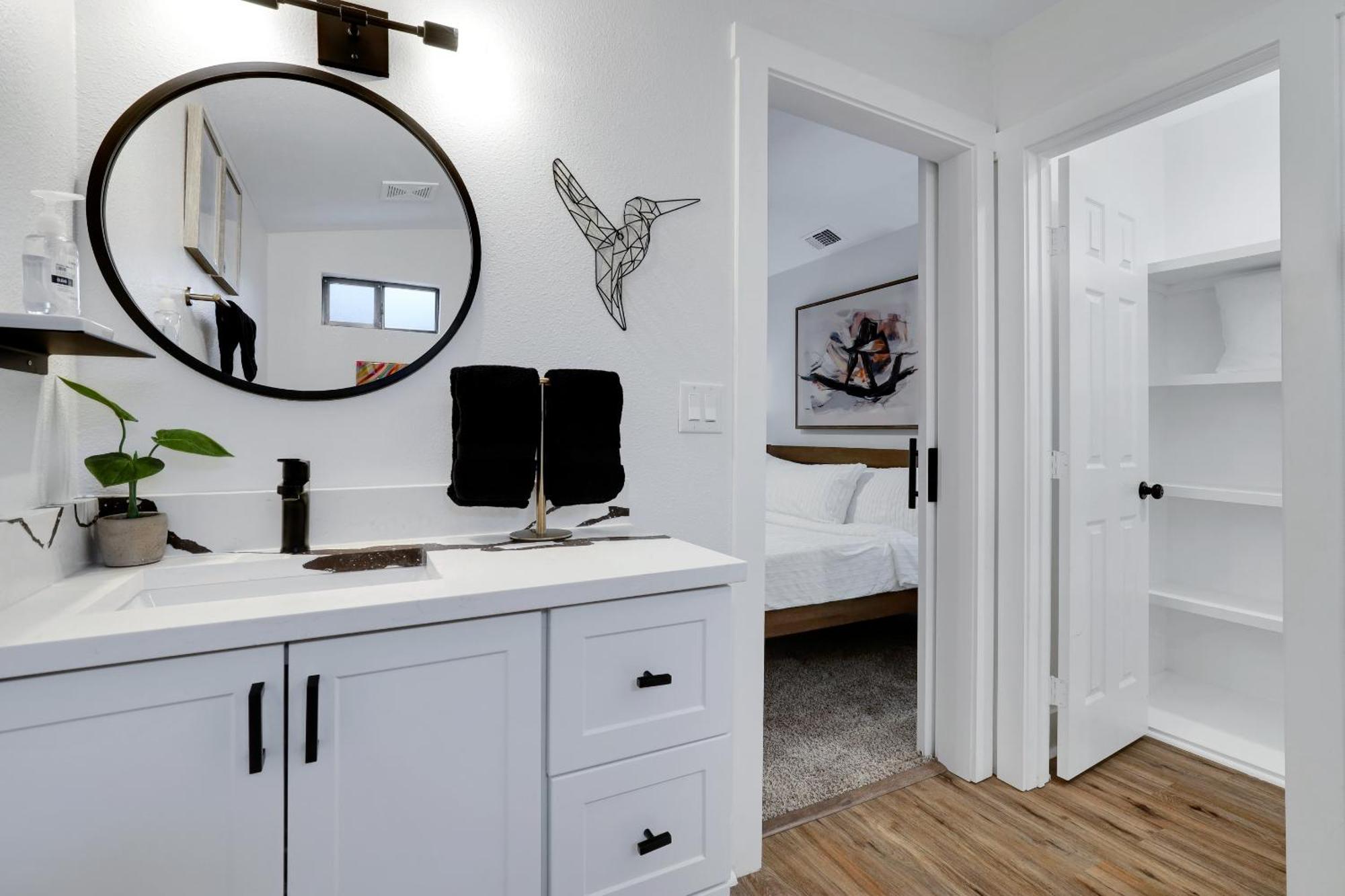 Artsy - A Birdy Vacation Rental Сан Антонио Екстериор снимка