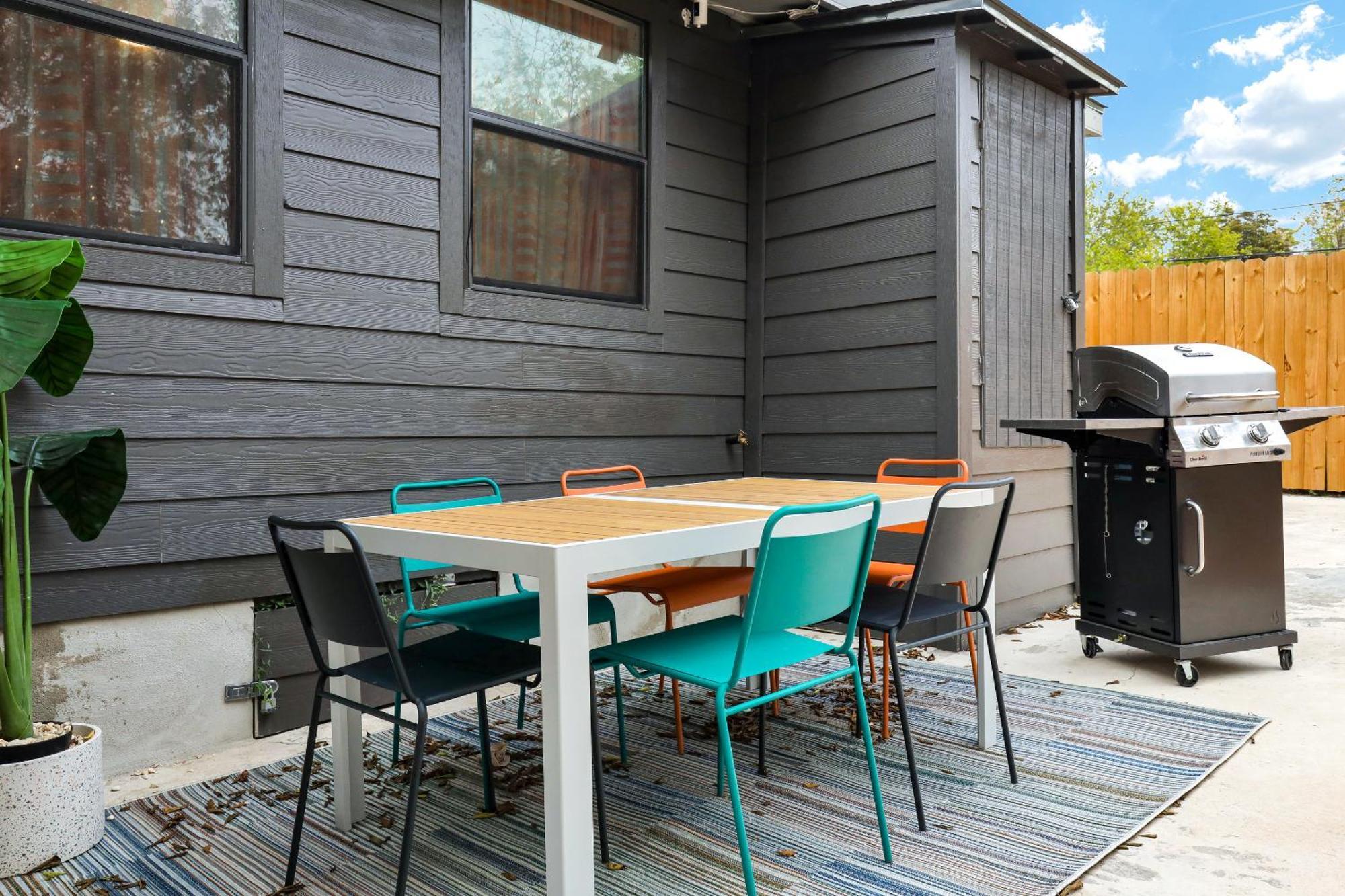Artsy - A Birdy Vacation Rental Сан Антонио Екстериор снимка