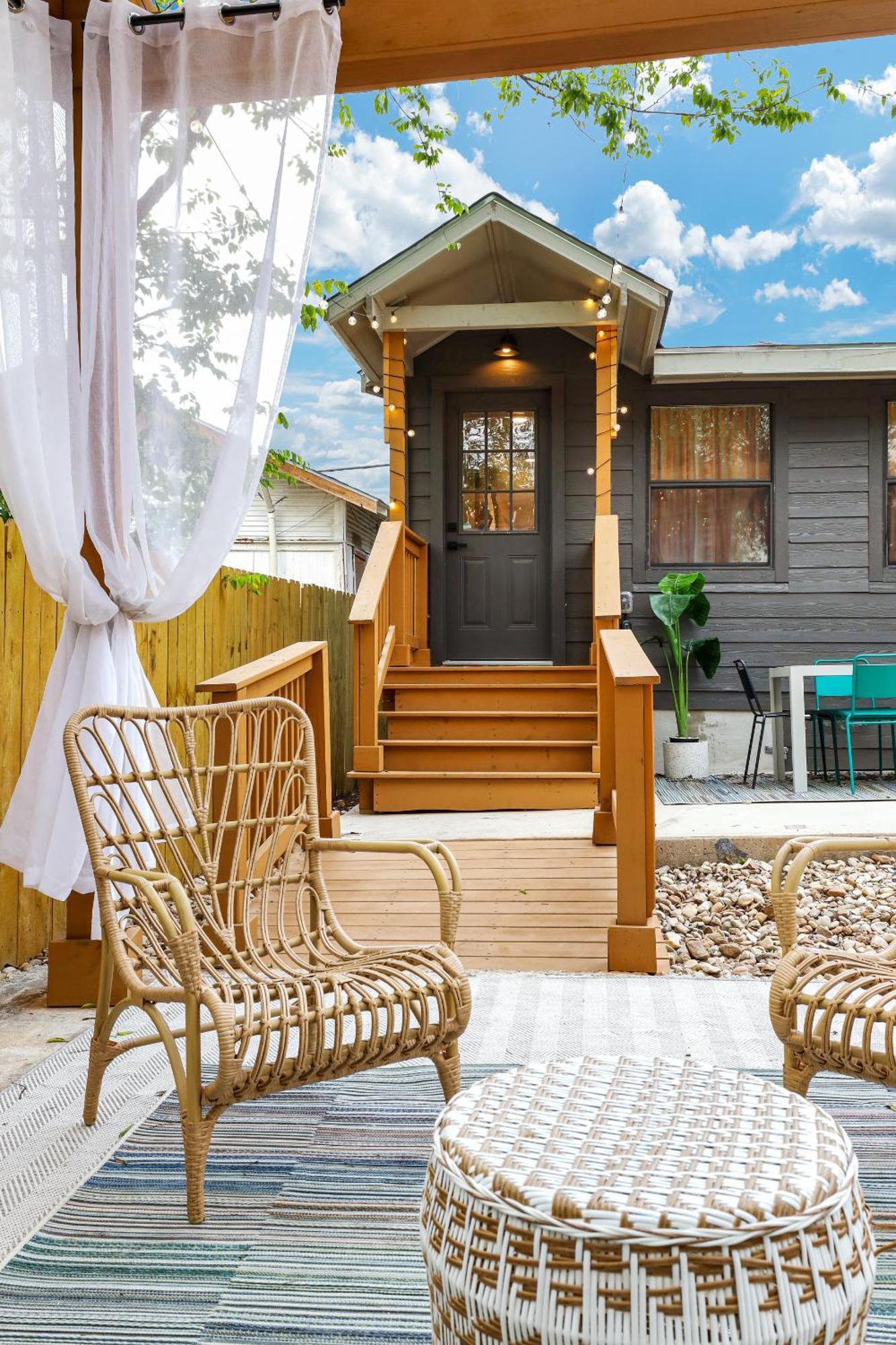 Artsy - A Birdy Vacation Rental Сан Антонио Екстериор снимка