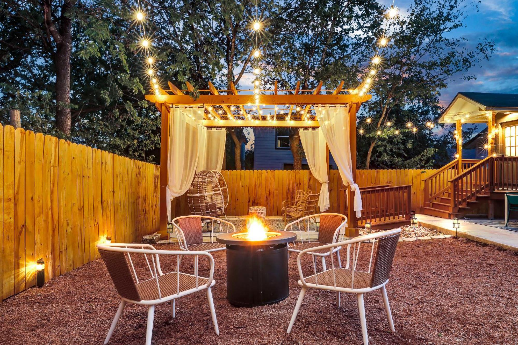 Artsy - A Birdy Vacation Rental Сан Антонио Екстериор снимка