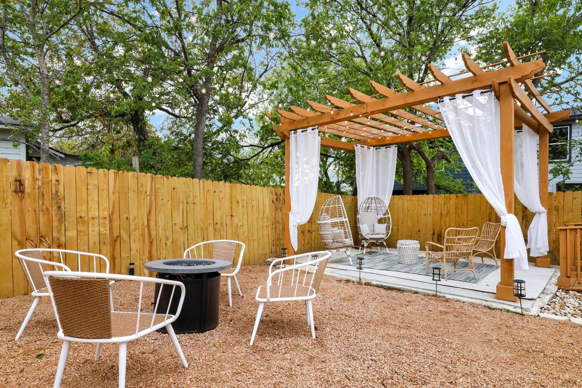 Artsy - A Birdy Vacation Rental Сан Антонио Екстериор снимка